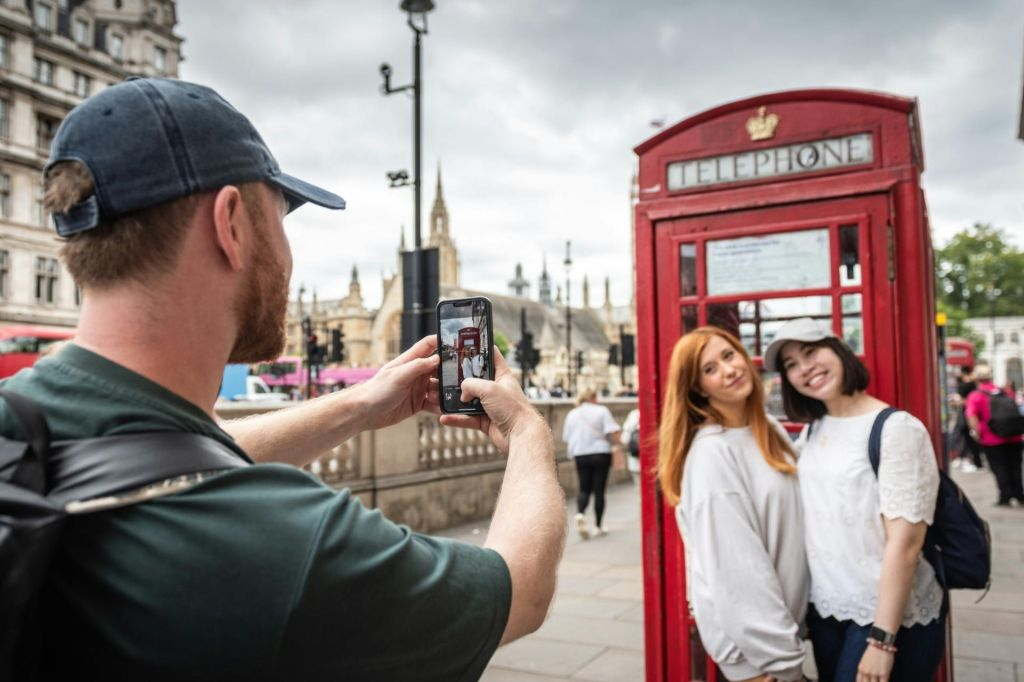 London: Westminster Private Walking Tour + Changing of the Guard + Hotel Pickup
