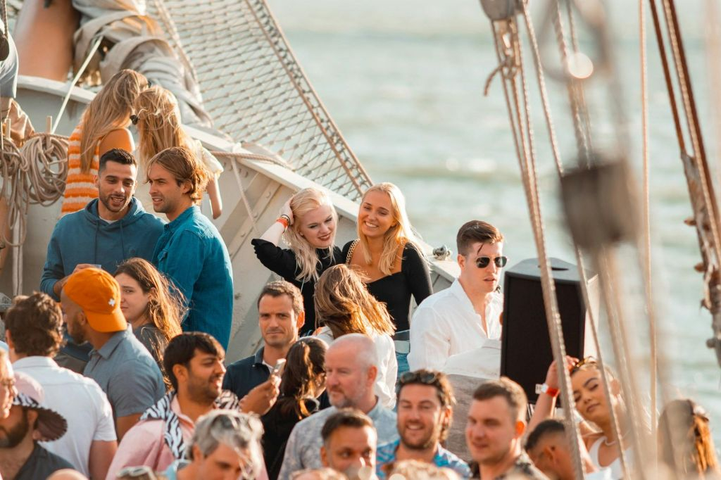 Lisbon: Sunset Boat Party + Live Music + Nightclub Entry
