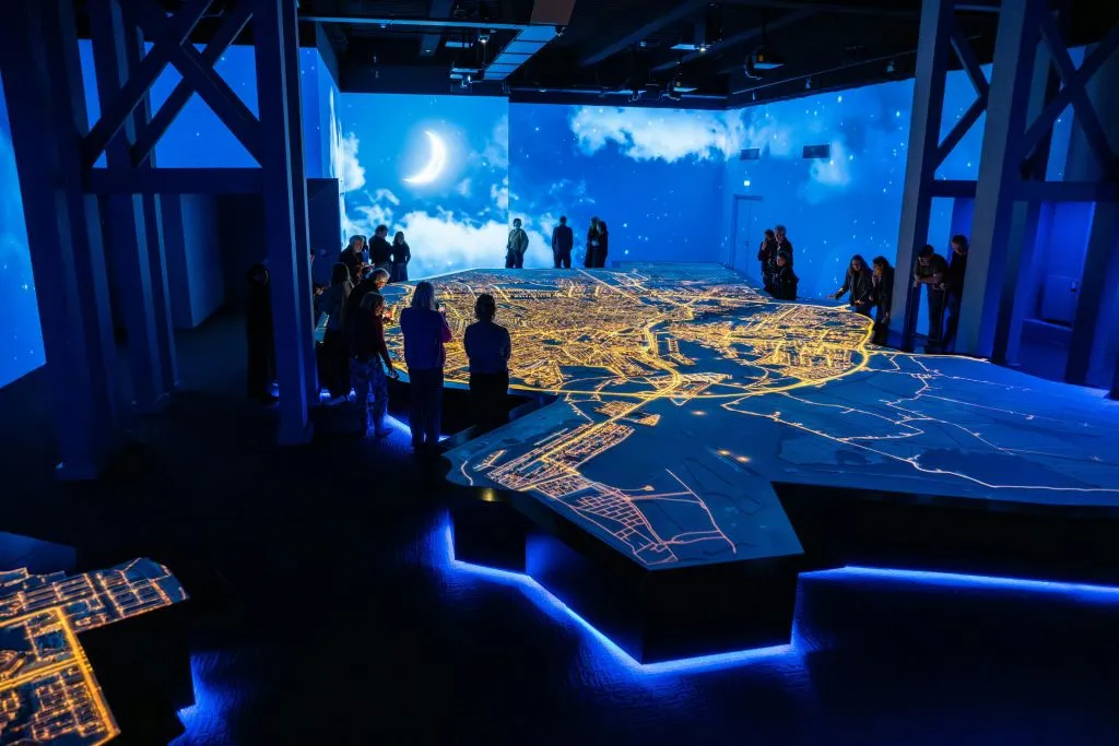 Amesterdão em Movimento: Espetáculo audiovisual + acesso à exposição