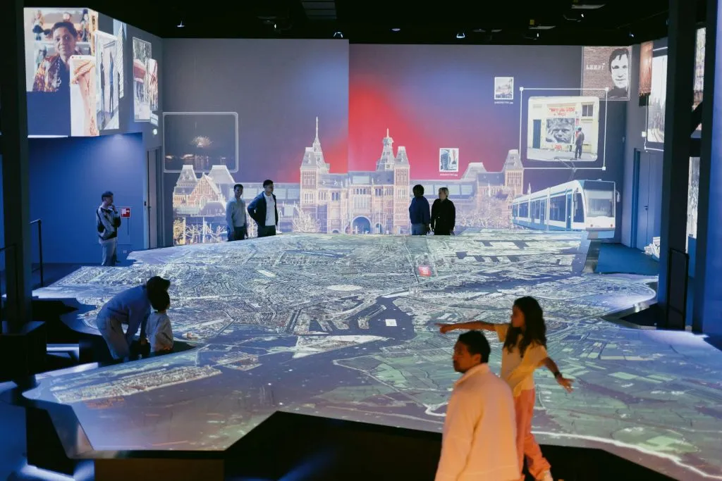 Amesterdão em Movimento: Espetáculo audiovisual + acesso à exposição
