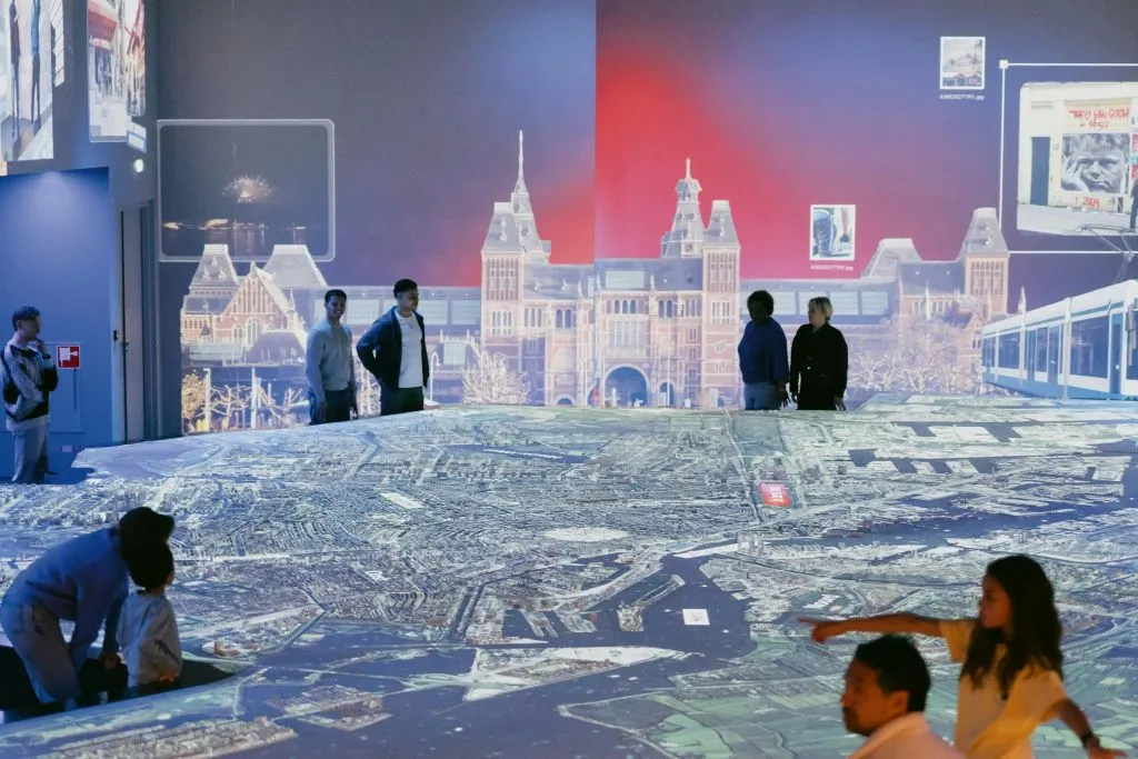 Amesterdão em Movimento: Espetáculo audiovisual + acesso à exposição
