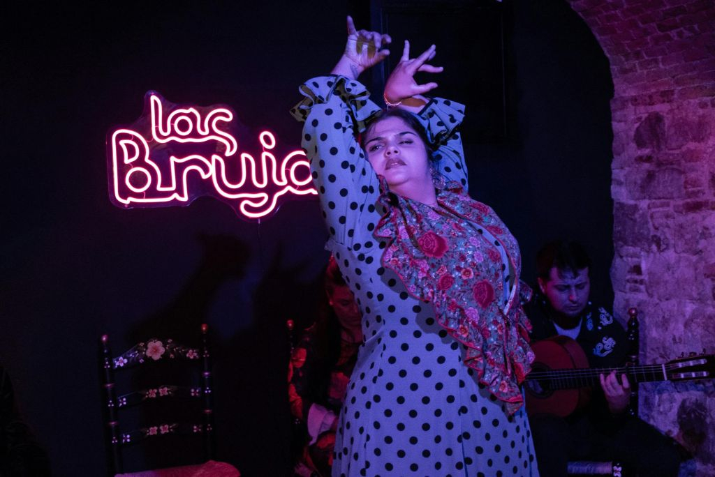 Las Brujas Flamenco Club: Show Entry