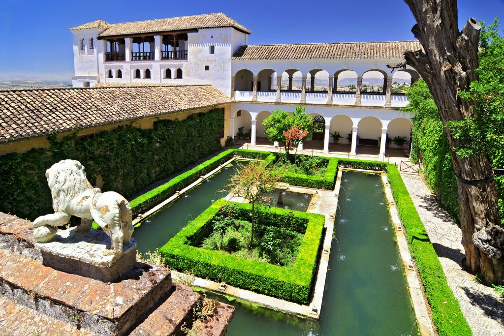 Alhambra y Palacios nazaríes: Entrada sin colas + Tour guiado privado
